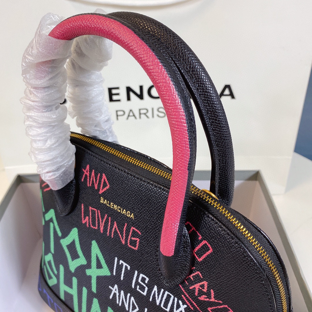 Saiz beg tangan Balenciaga：26*12*22cm