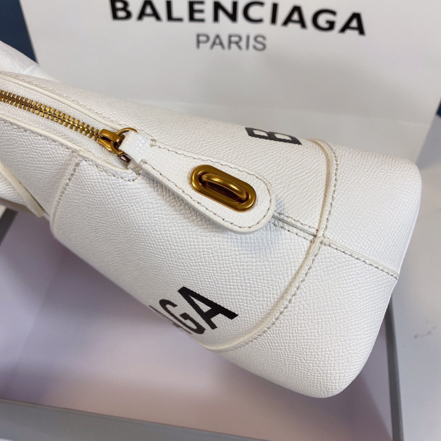 Saiz beg tangan Balenciaga：26*12*22cm