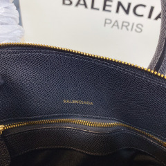 Saiz beg tangan Balenciaga：26*12*22cm