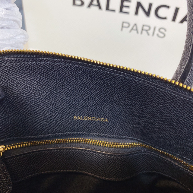 Saiz beg tangan Balenciaga：26*12*22cm