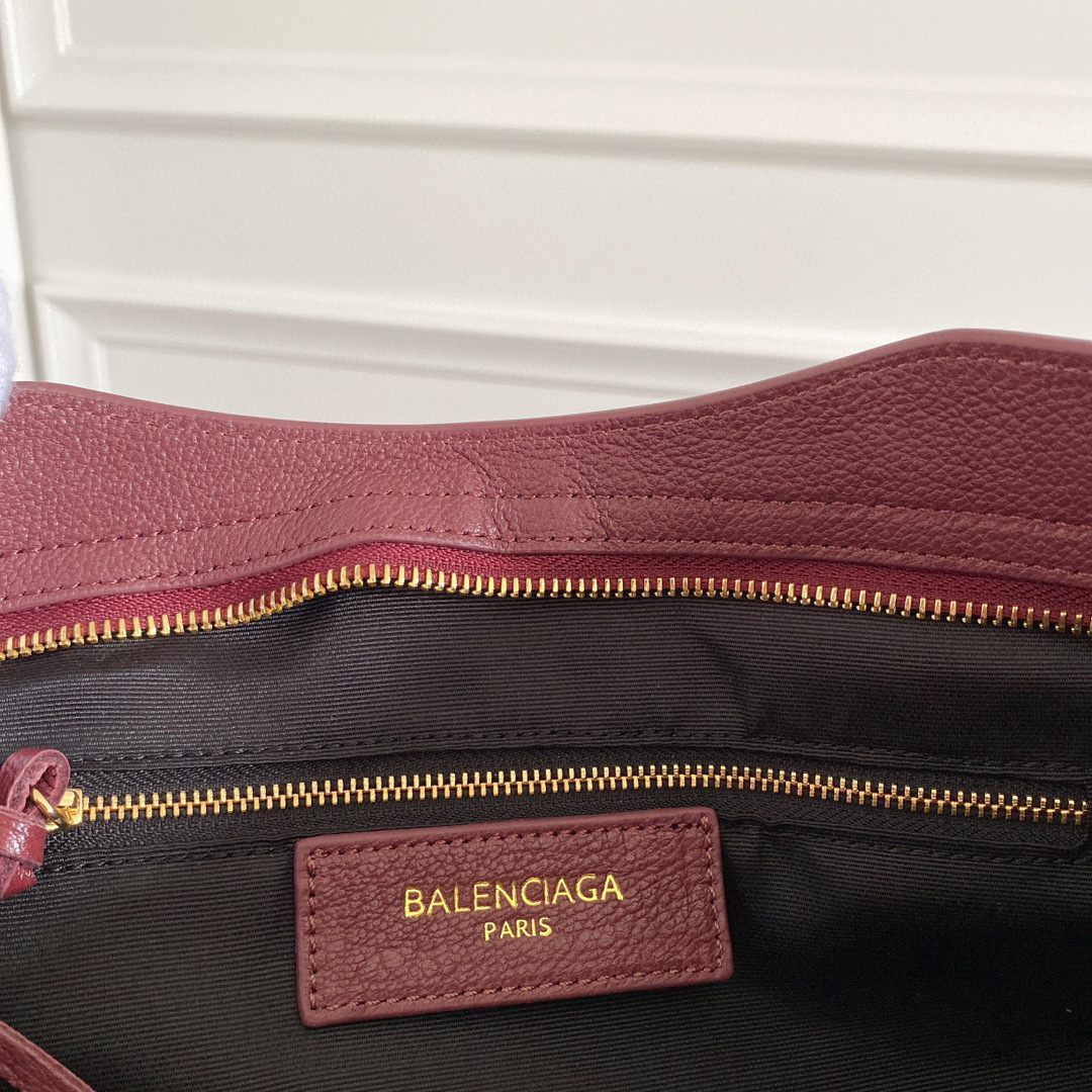 Saiz beg tangan Balenciaga：38*24*12cm