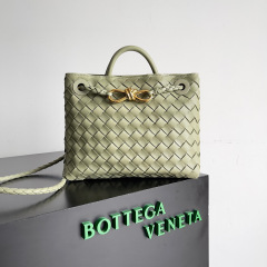 Borsa a mano Bottaca Veneta Dimensioni: 25*22*10,5 cm