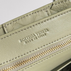 Borsa a mano Bottaca Veneta Dimensioni: 25*22*10,5 cm