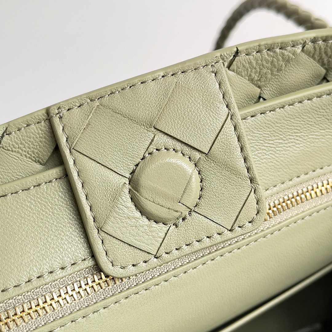 Borsa a mano Bottaca Veneta Dimensioni: 25*22*10,5 cm