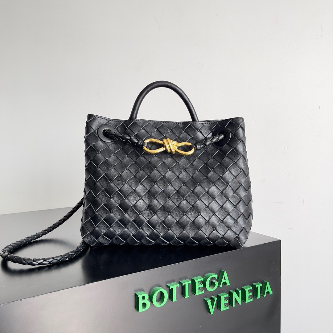 Saiz beg tangan Botteca Veneta：25*22*10.5cm