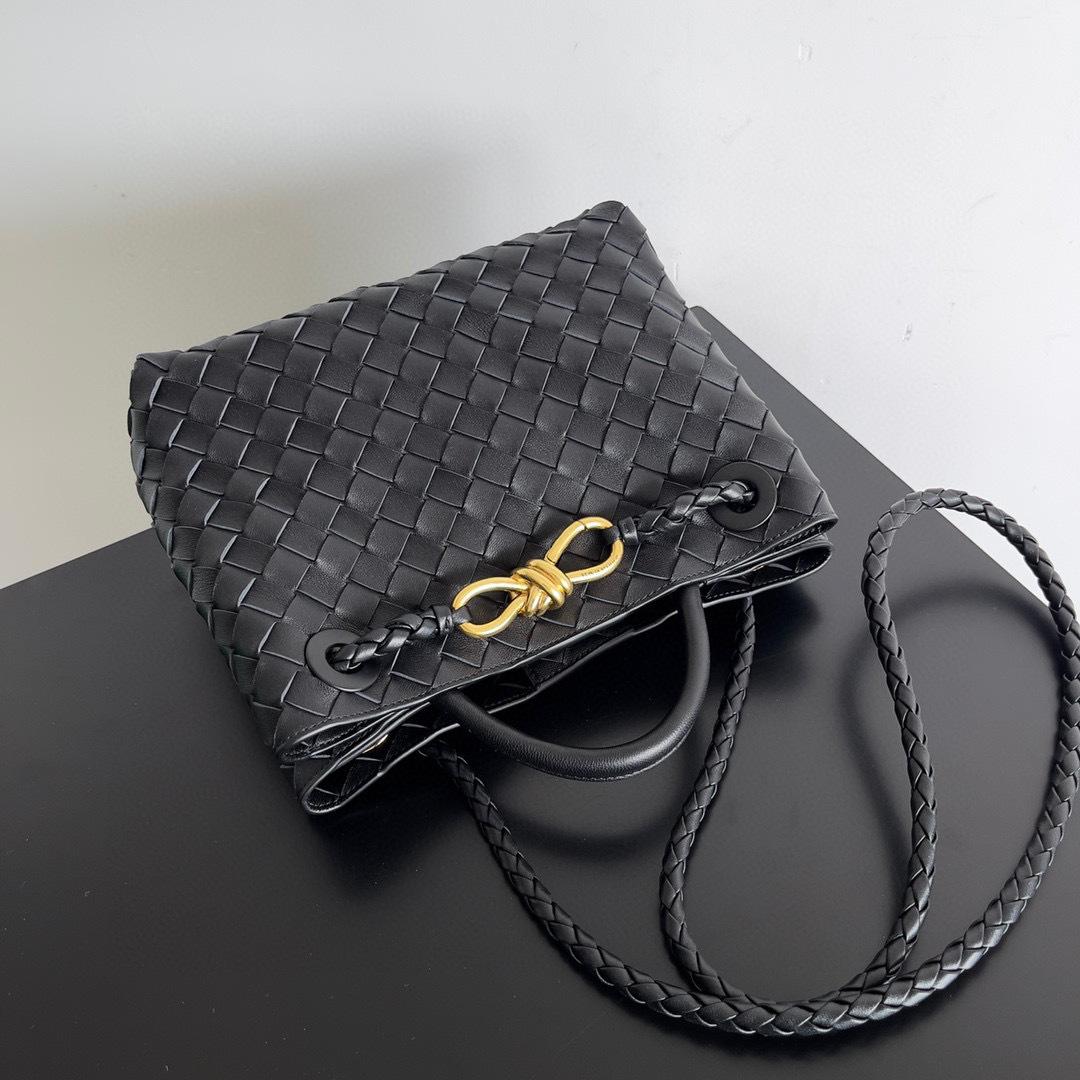 Saiz beg tangan Botteca Veneta：25*22*10.5cm