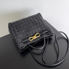 Saiz beg tangan Botteca Veneta：25*22*10.5cm