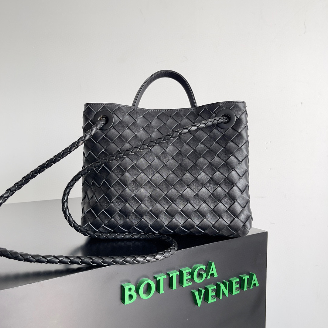 Saiz beg tangan Botteca Veneta：25*22*10.5cm