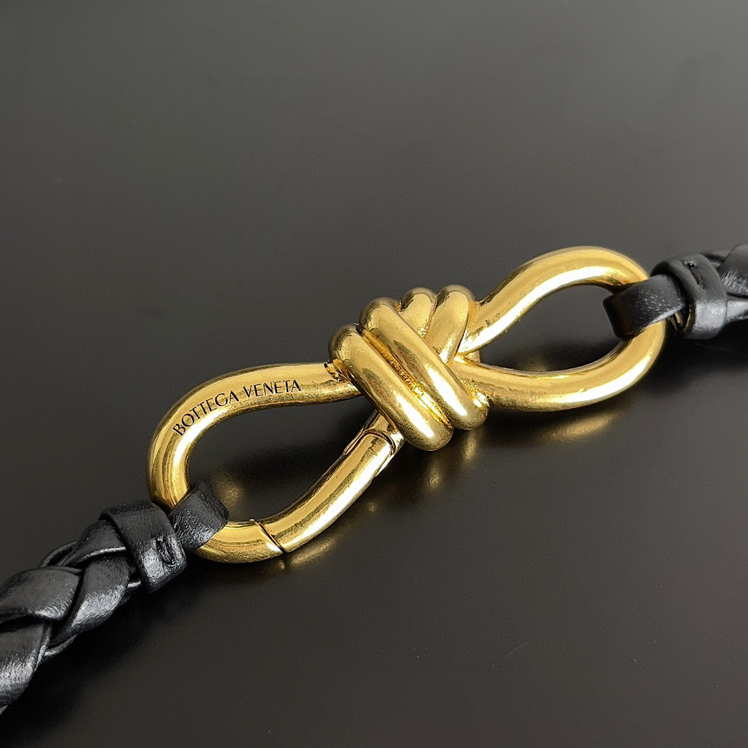 Saiz beg tangan Botteca Veneta：25*22*10.5cm