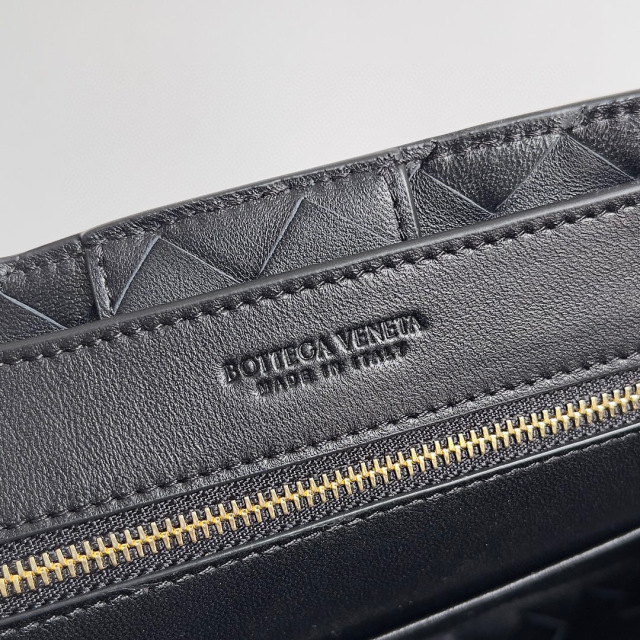 Saiz beg tangan Botteca Veneta：25*22*10.5cm