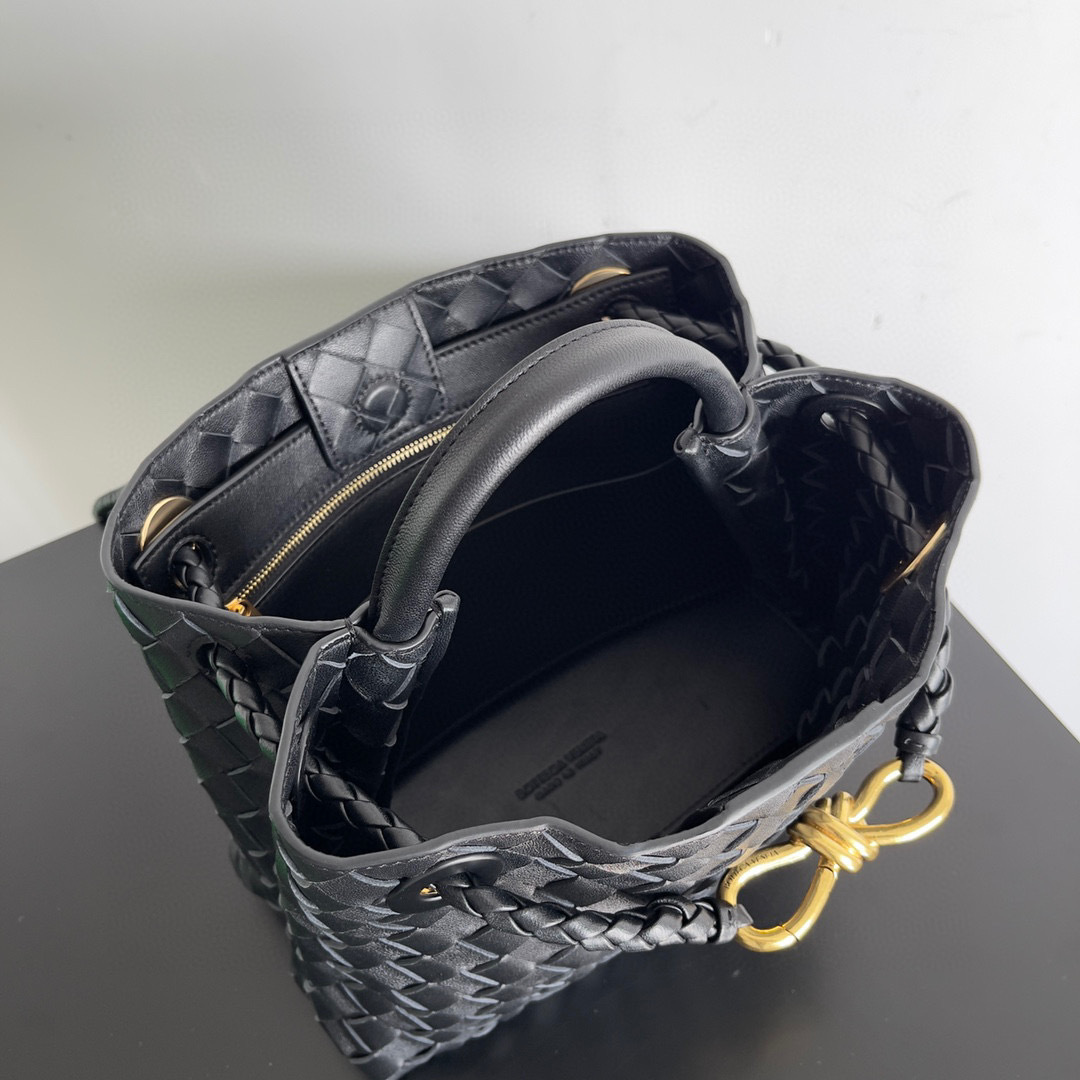 Saiz beg tangan Botteca Veneta：25*22*10.5cm