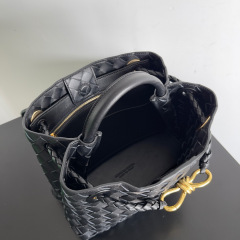 Saiz beg tangan Botteca Veneta：25*22*10.5cm