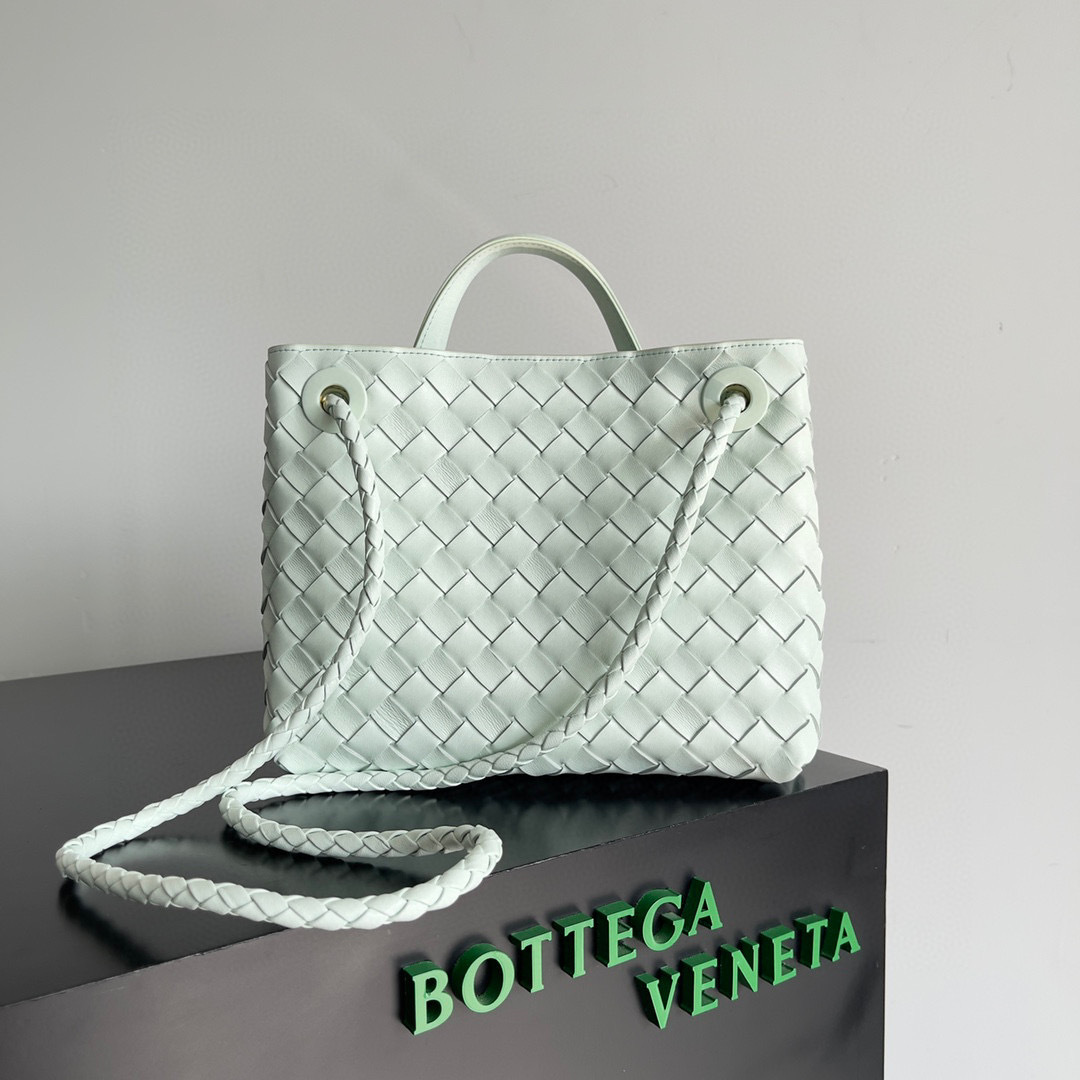 Botteca Veneta Hand bag Size：25*22*10.5cm
