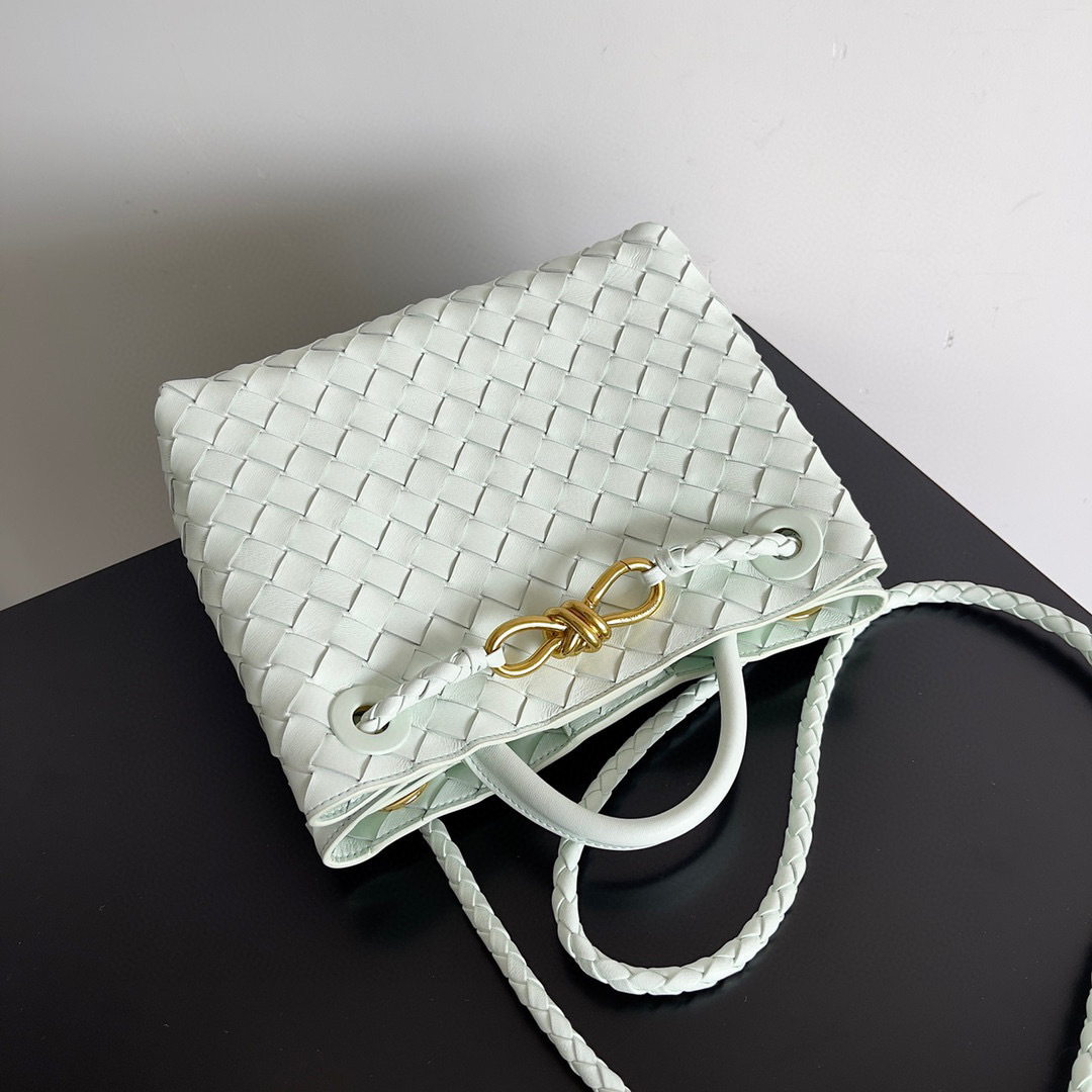 Botteca Veneta Hand bag Size：25*22*10.5cm