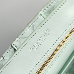 Botteca Veneta Hand bag Size：25*22*10.5cm
