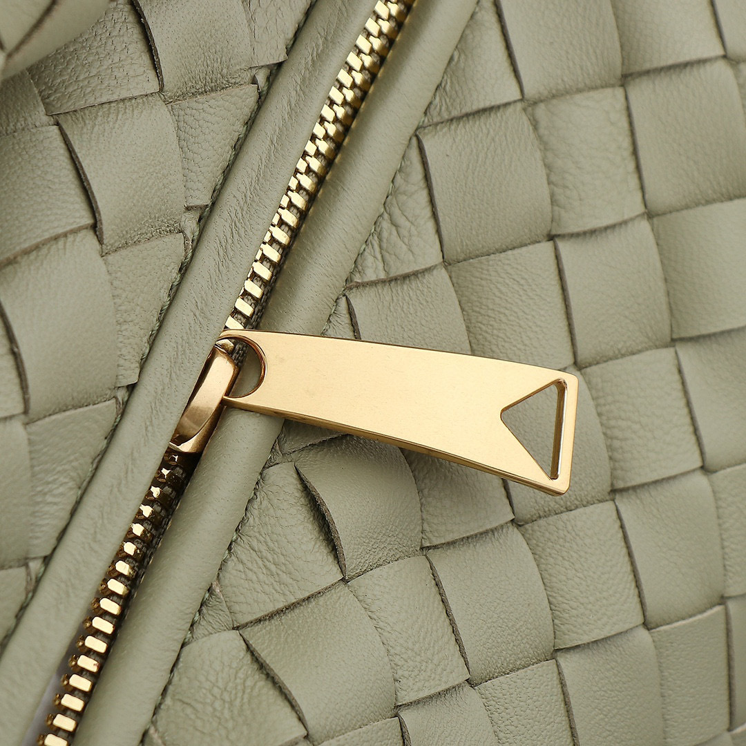 Botteca Veneta  Underarm bag Size：48*40*16cm