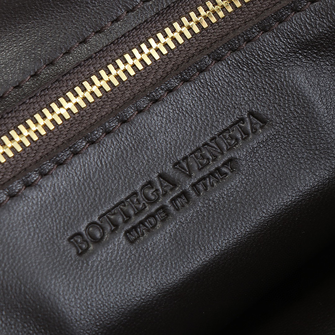 Borsa sottobraccio Botteca Veneta Dimensioni: 48*40*16 cm