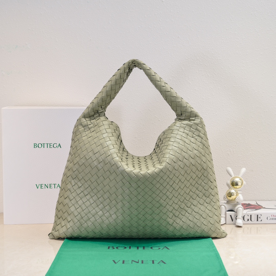 Botteca Veneta  shopping bag Size：54*24*13cm