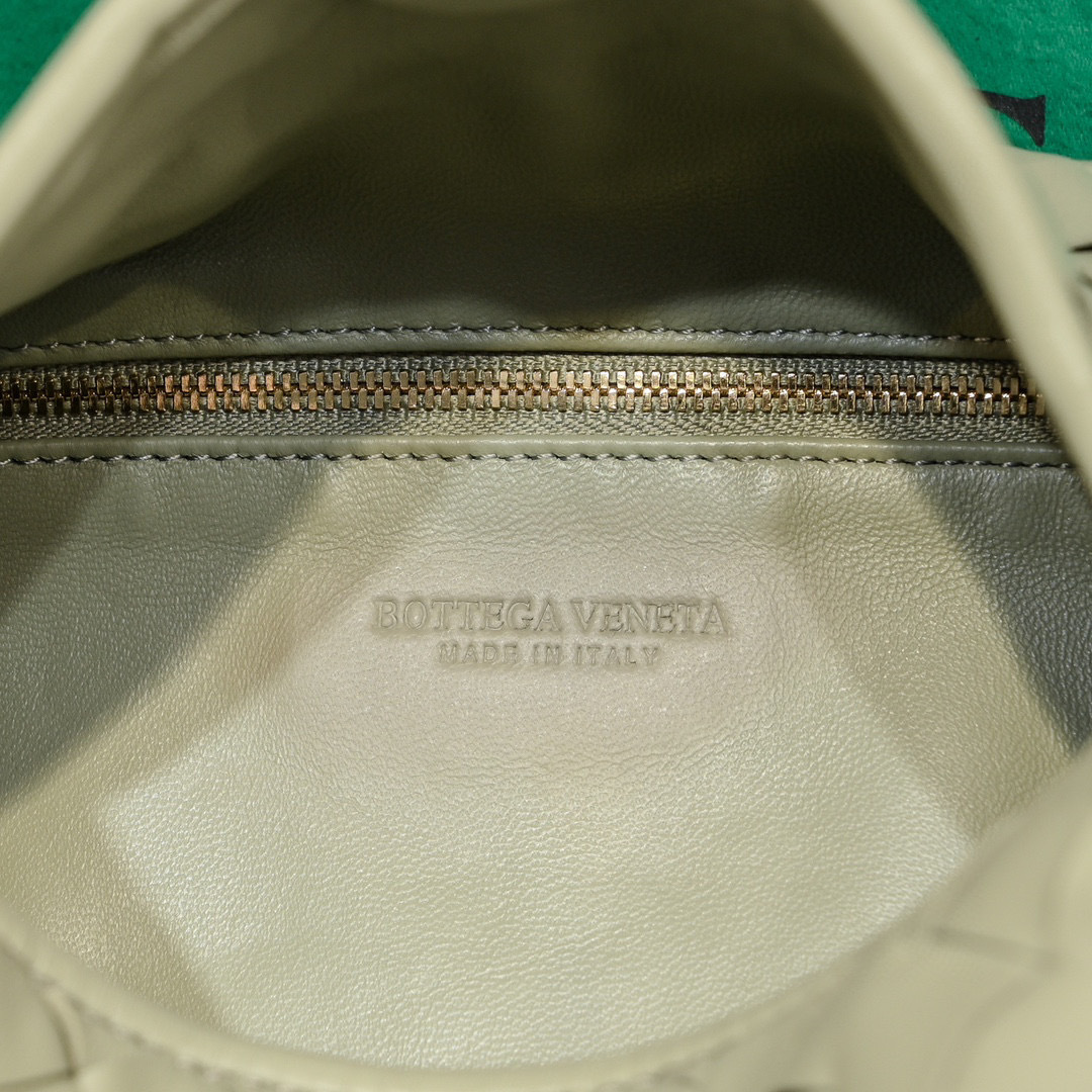 Botteca Veneta  shopping bag Size：54*24*13cm