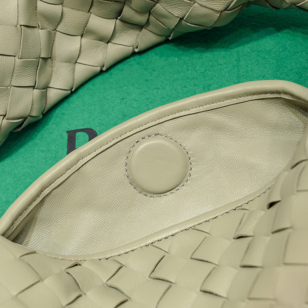 Botteca Veneta  shopping bag Size：54*24*13cm