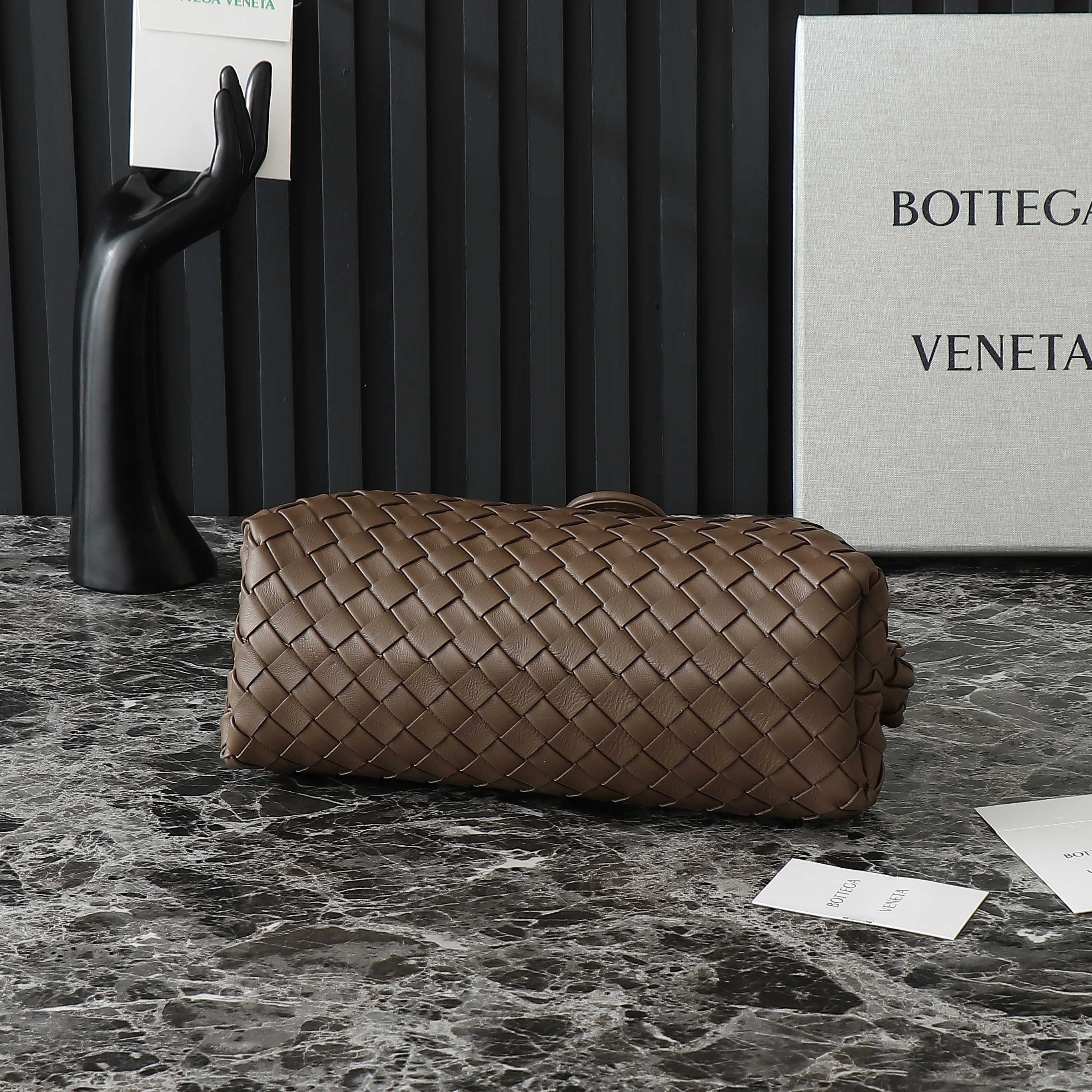 Botteca Veneta 单肩包 尺寸：31.5*16.5*11cm
