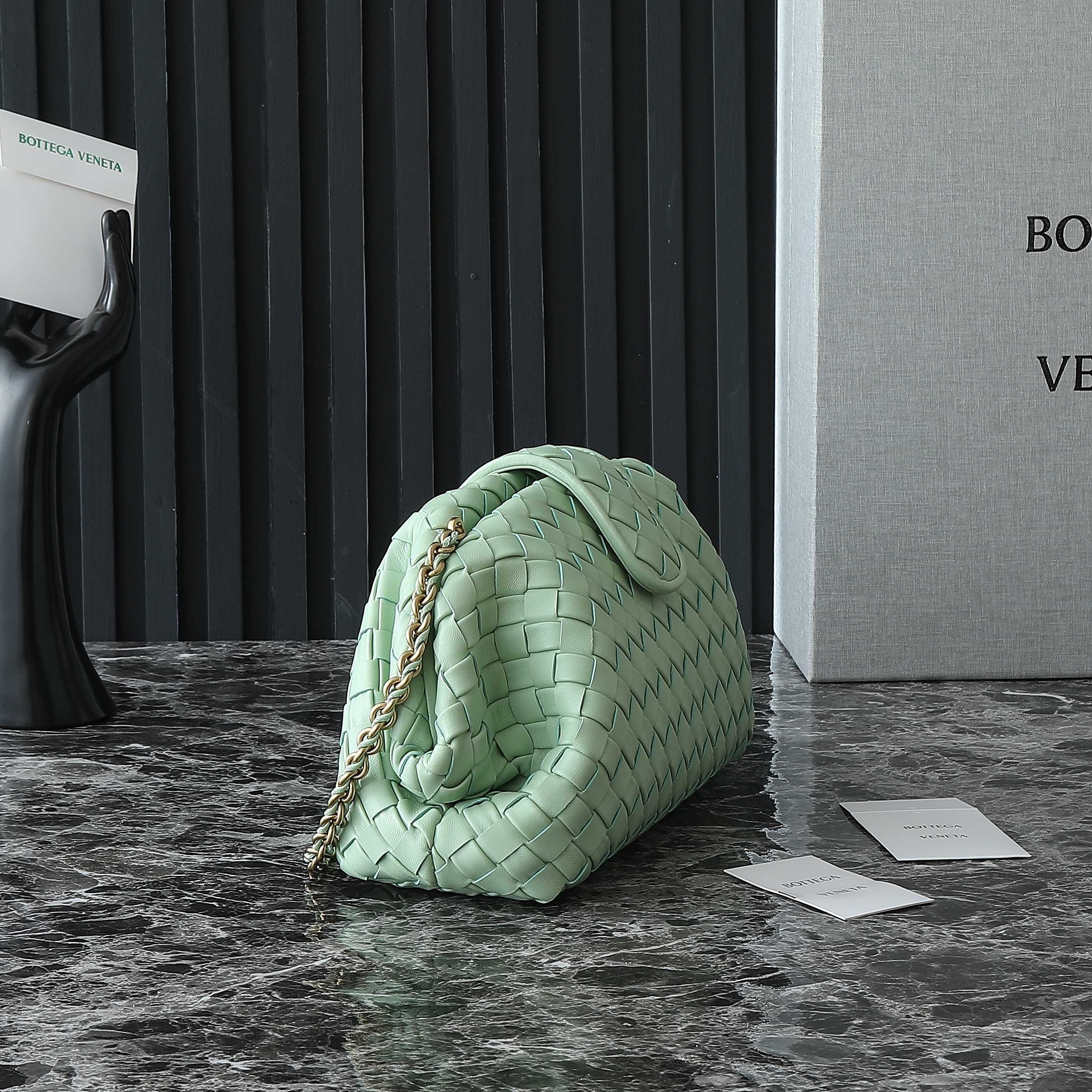 Botteca Veneta Single shoulder bag  Size：31.5*16.5*11cm