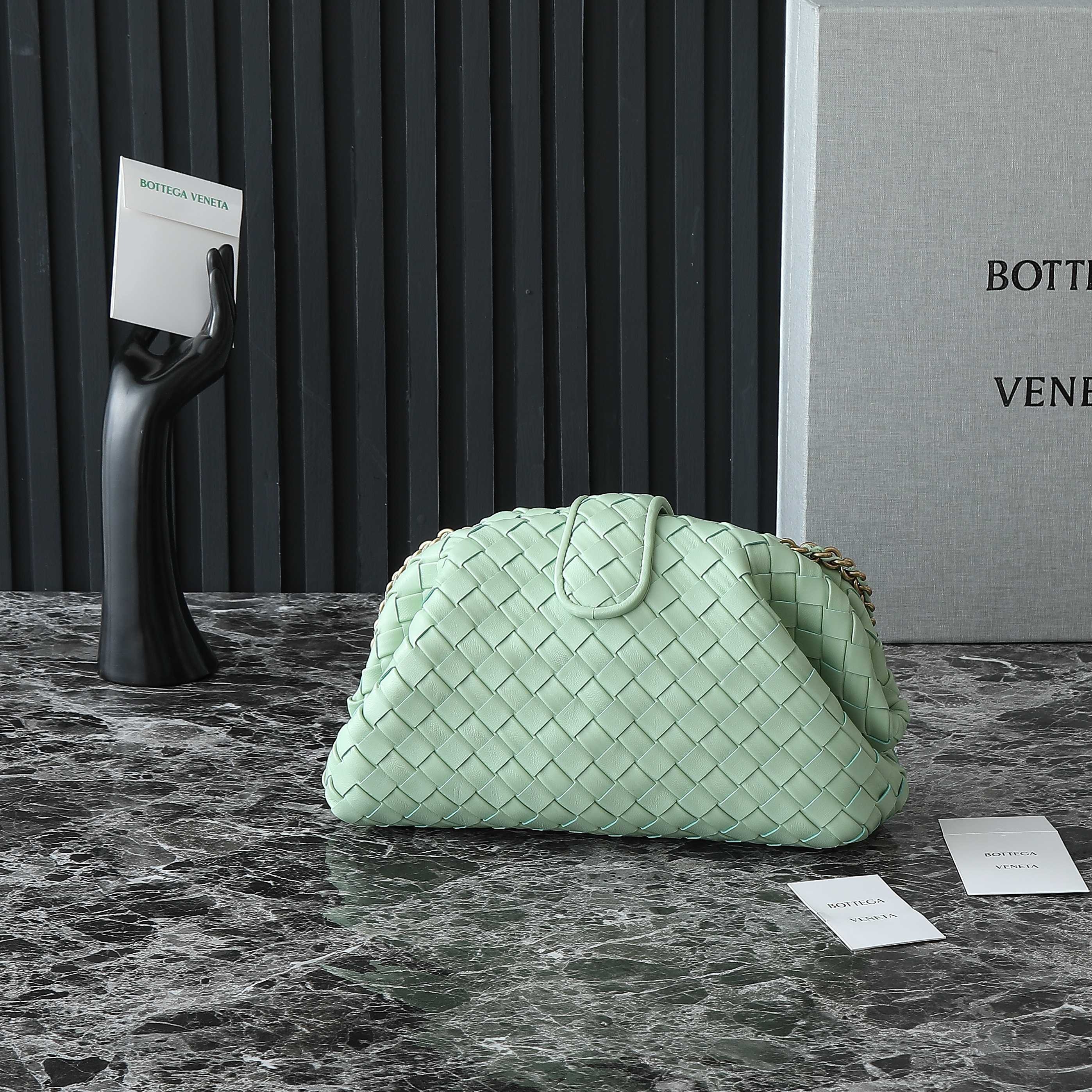 Botteca Veneta Single shoulder bag  Size：31.5*16.5*11cm