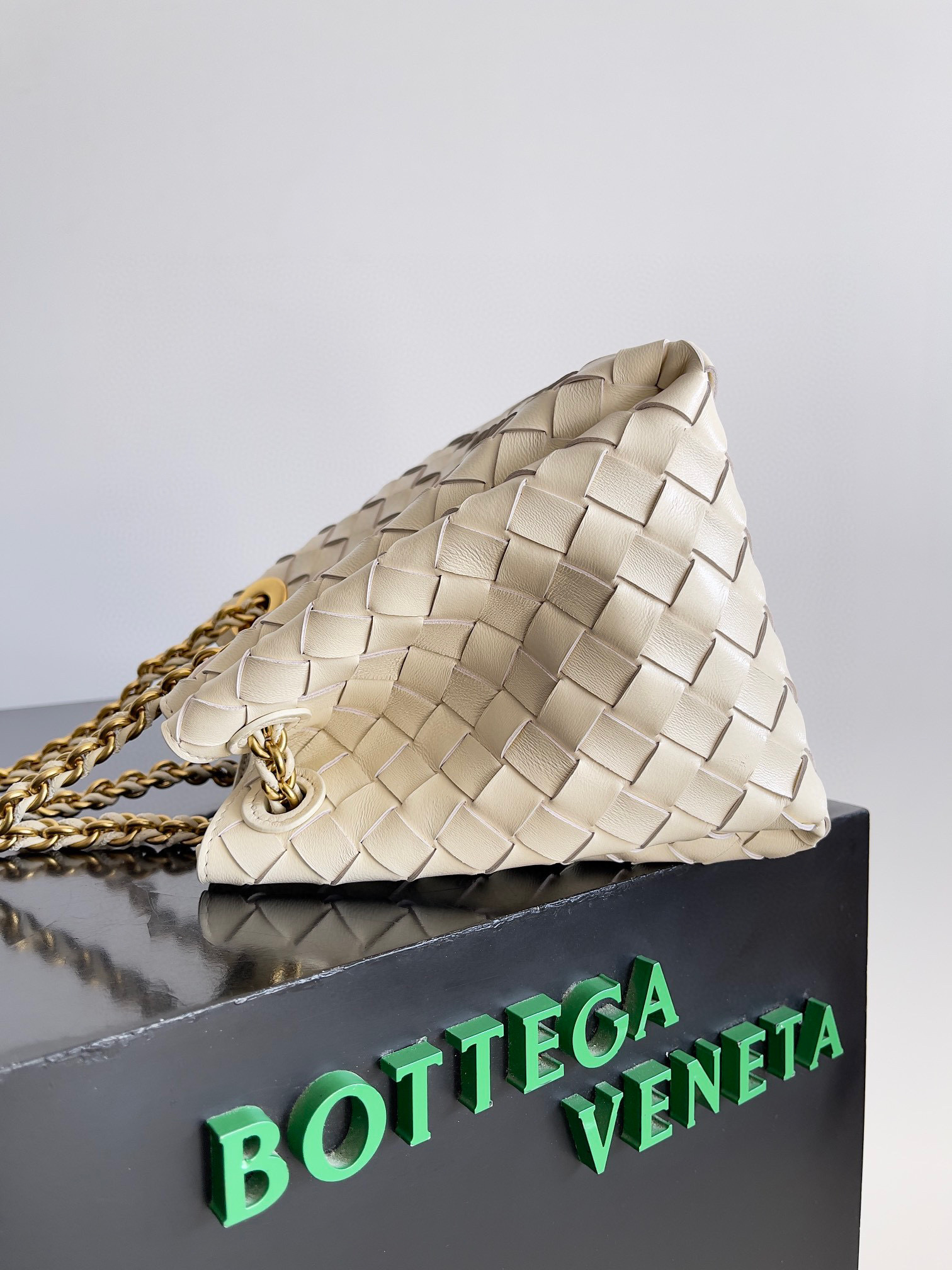Borsa a secchiello Bottaca Veneta Dimensioni: 21*17*16,5 cm