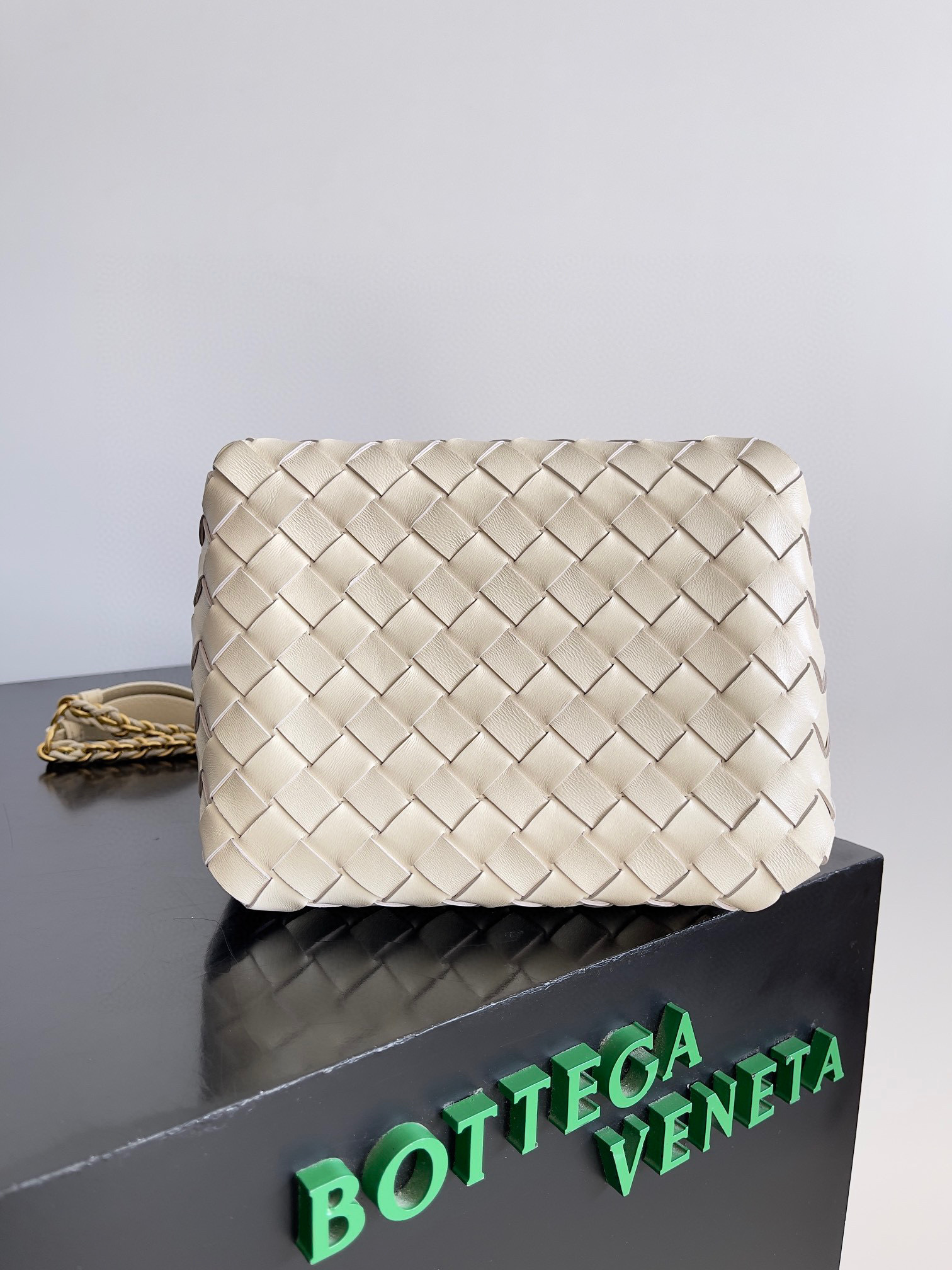 Borsa a secchiello Bottaca Veneta Dimensioni: 21*17*16,5 cm