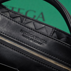 Borsa a mano Bottaca Veneta Dimensioni: 32*24*12cm