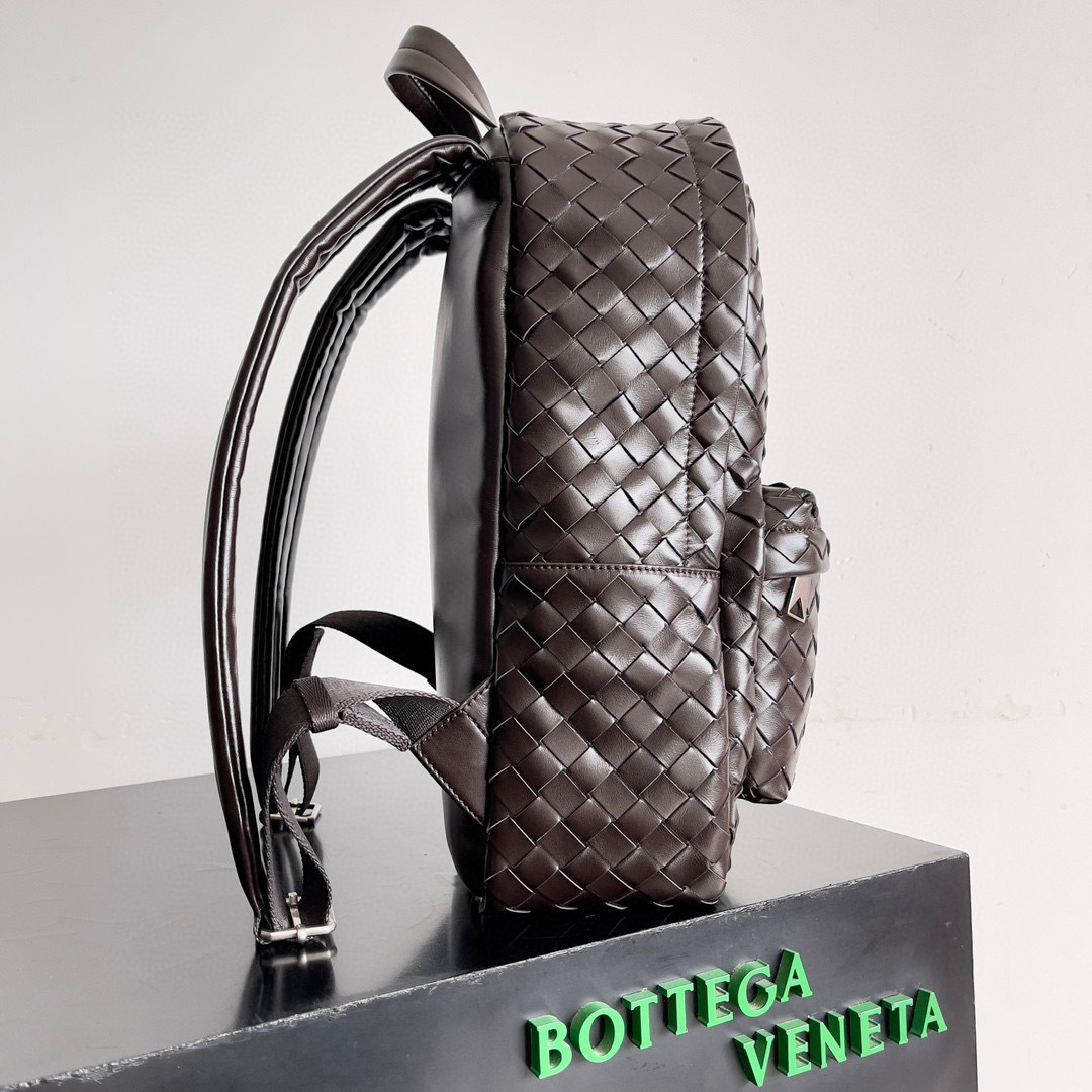 Botteca Veneta 背包尺寸：28*15*41cm