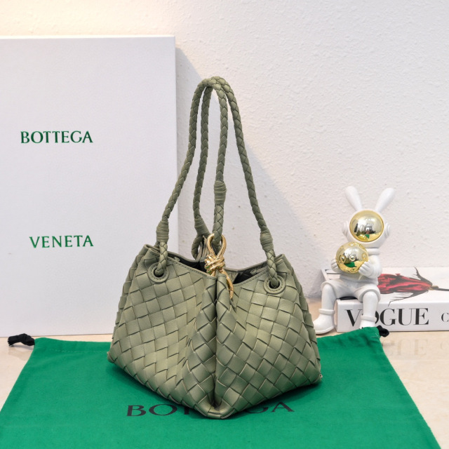 Botteca Veneta 水桶包 尺寸：21*17*16.5cm