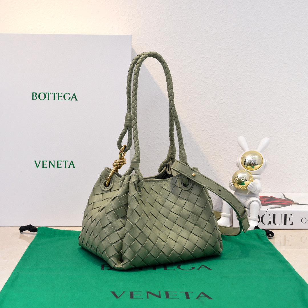 Botteca Veneta 水桶包 尺寸：21*17*16.5cm