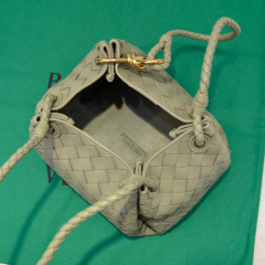 Botteca Veneta 水桶包 尺寸：21*17*16.5cm