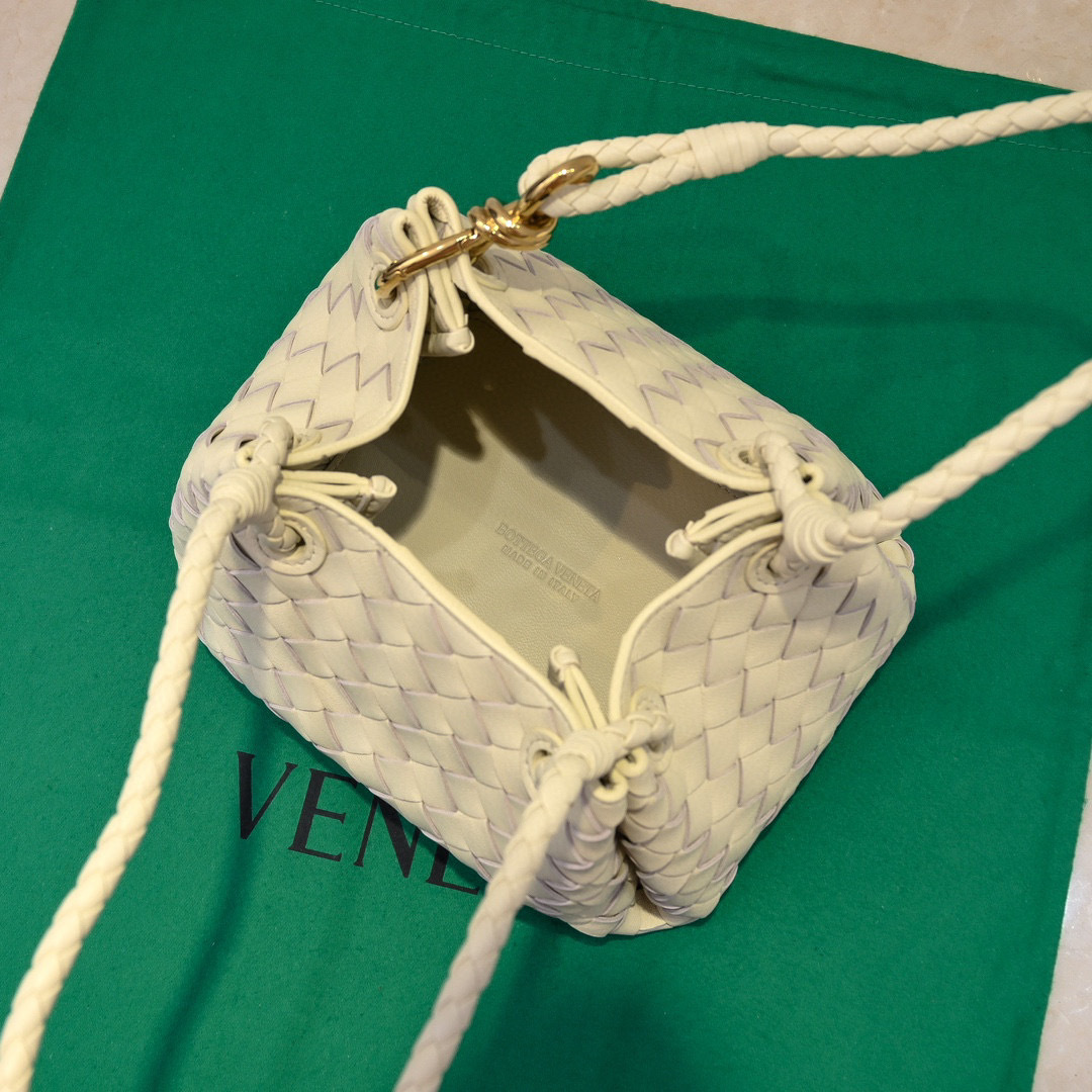 Botteca Veneta 水桶包 尺寸：21*17*16.5cm