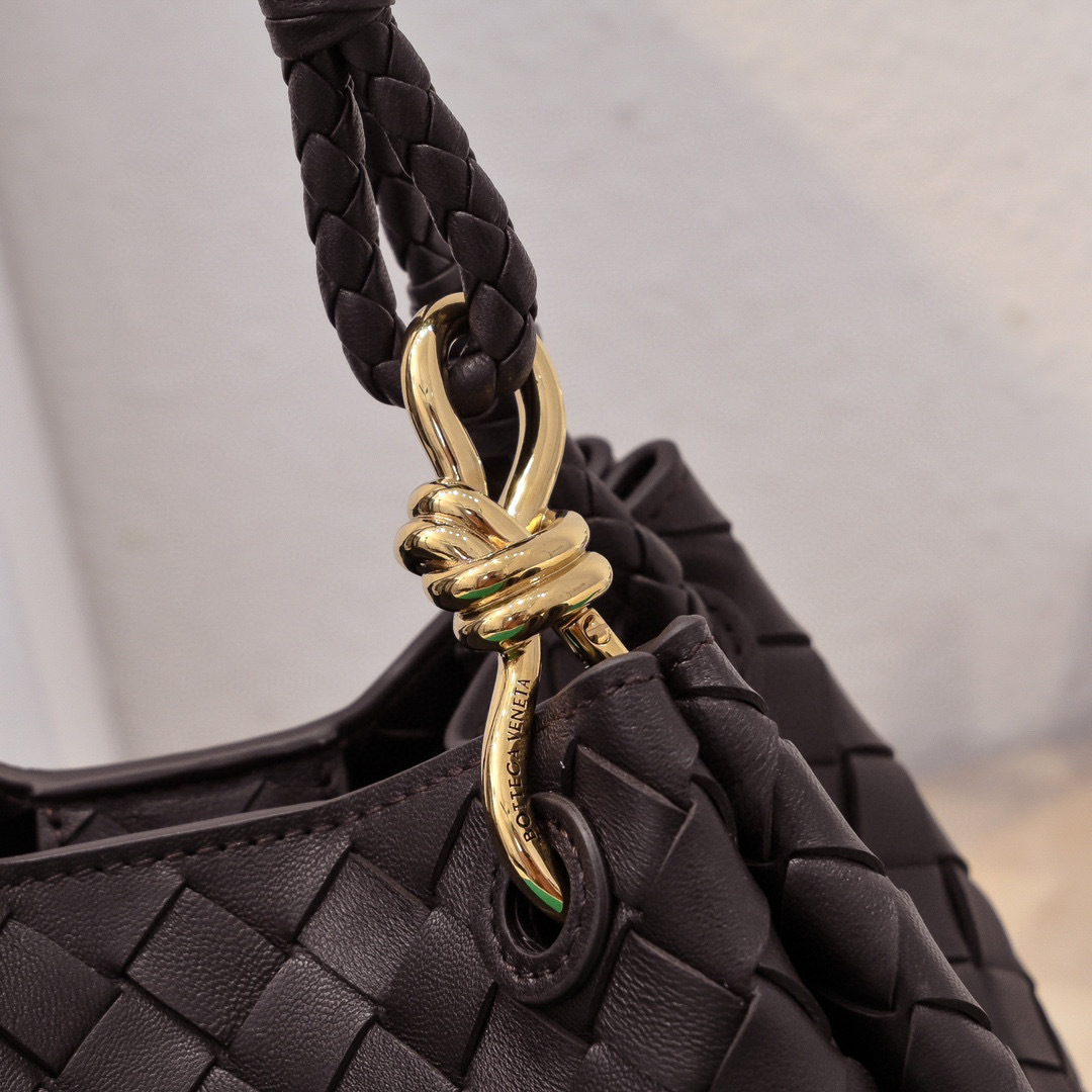 Botteca Veneta  Bucket bag  Size：21*17*16.5cm