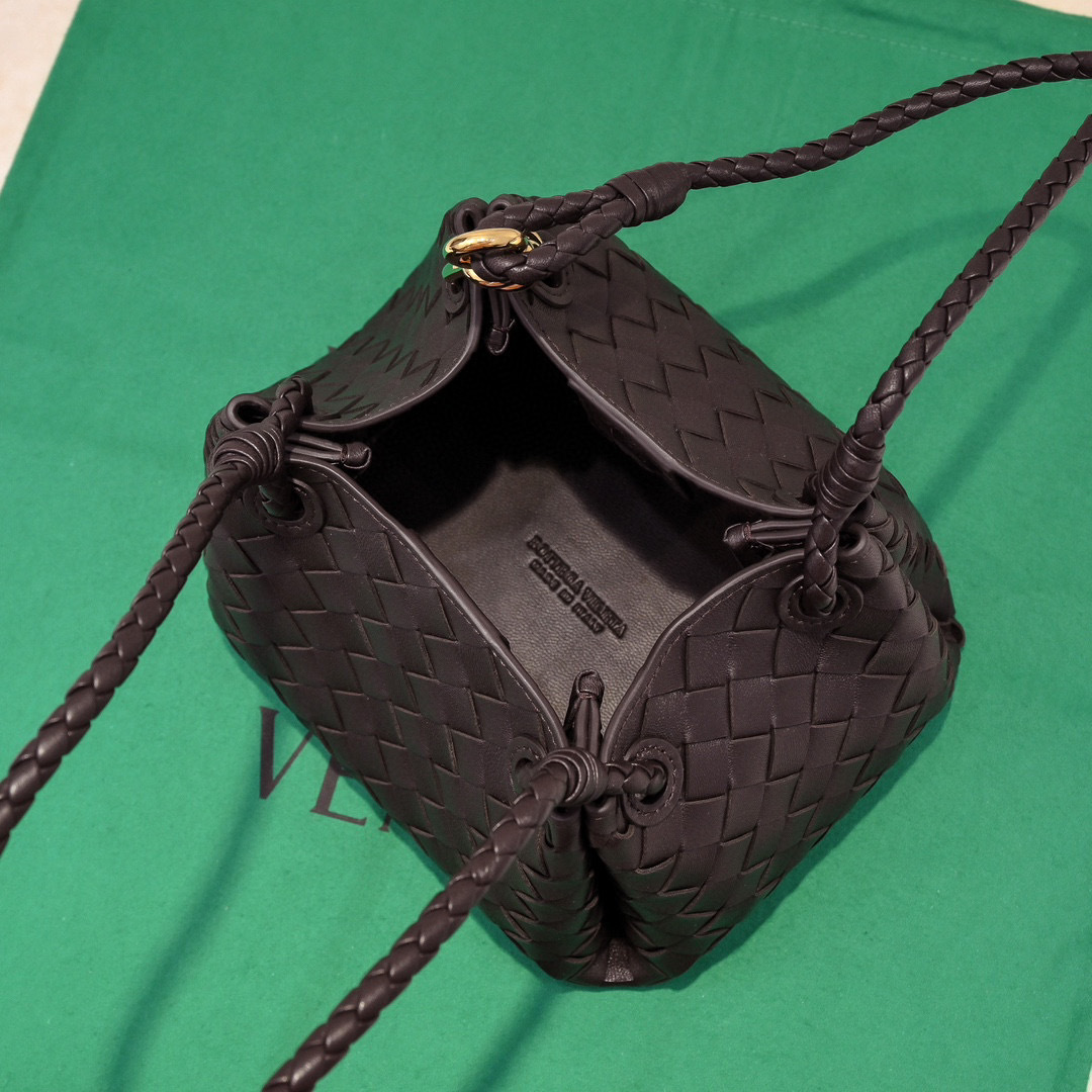 Botteca Veneta  Bucket bag  Size：21*17*16.5cm
