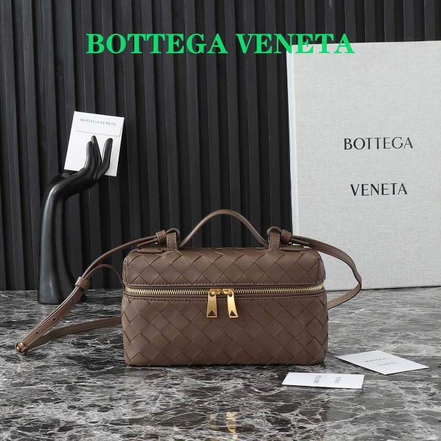 Botteca Veneta  cosmetic bag Size：22*12*5cm