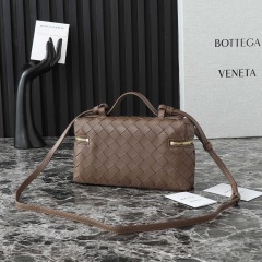 Botteca Veneta  cosmetic bag Size：22*12*5cm