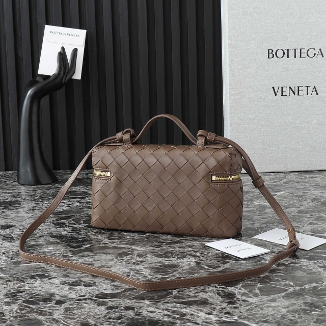 Botteca Veneta  cosmetic bag Size：22*12*5cm