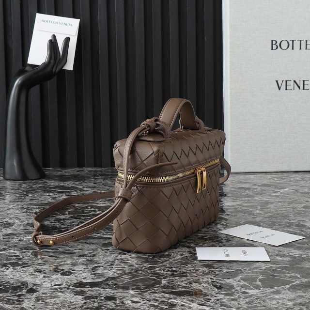 Botteca Veneta  cosmetic bag Size：22*12*5cm