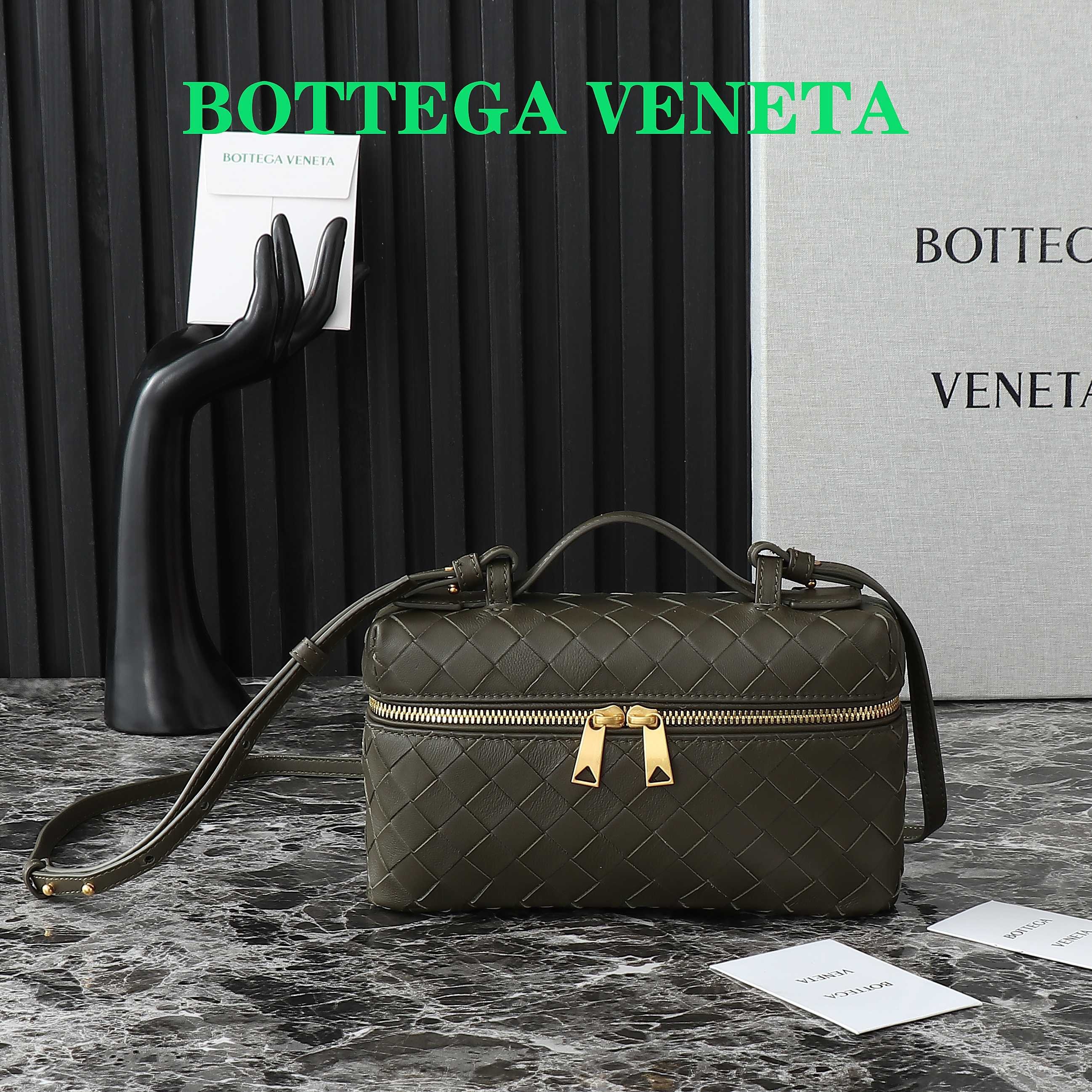 Borsa cosmetica Bottaca Veneta Dimensioni: 22*12*5cm