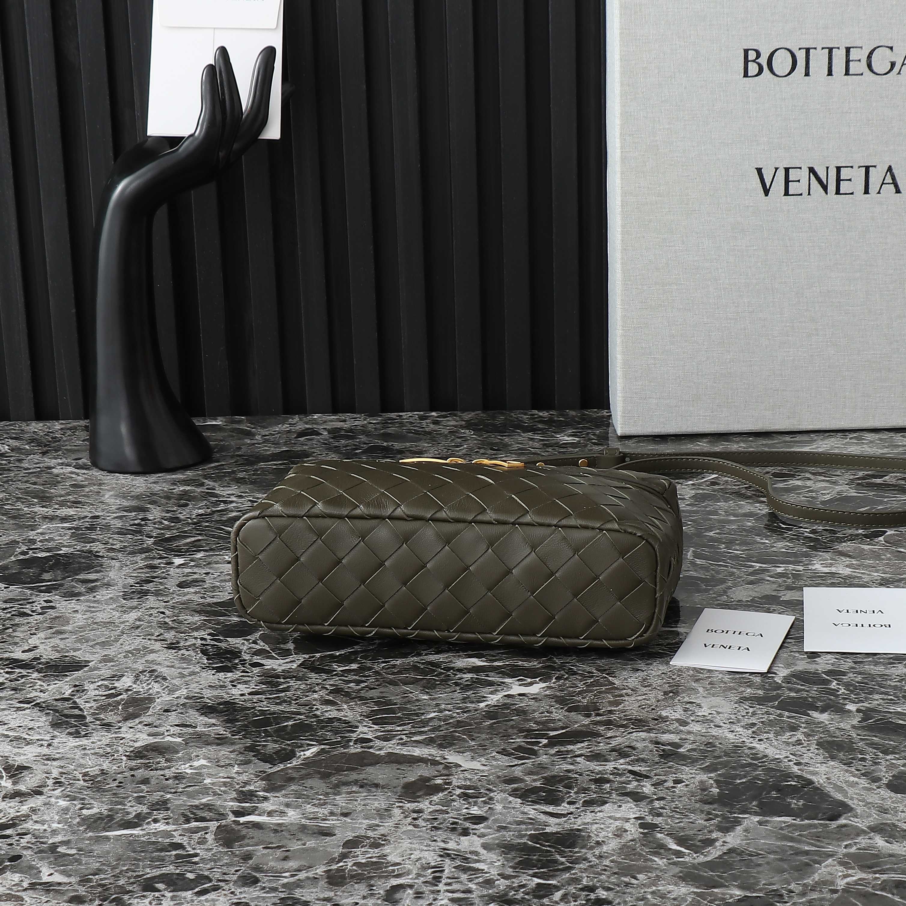 Borsa cosmetica Bottaca Veneta Dimensioni: 22*12*5cm