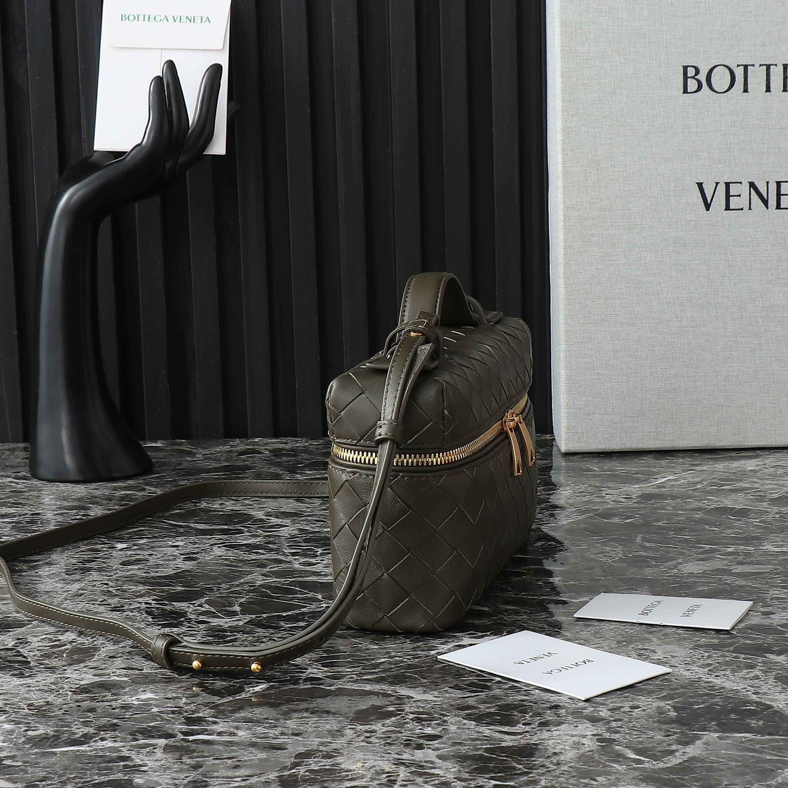 Borsa cosmetica Bottaca Veneta Dimensioni: 22*12*5cm