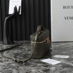 Borsa cosmetica Bottaca Veneta Dimensioni: 22*12*5cm