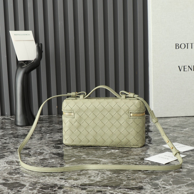 Botteca Veneta 化妆包 尺寸：22*12*5cm