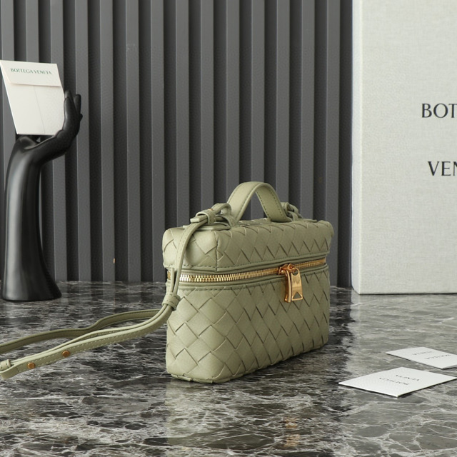 Botteca Veneta 化妆包 尺寸：22*12*5cm