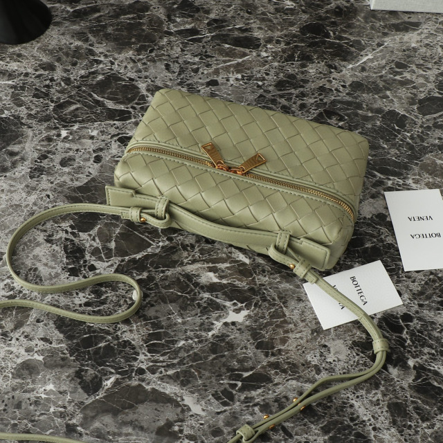 Botteca Veneta 化妆包 尺寸：22*12*5cm
