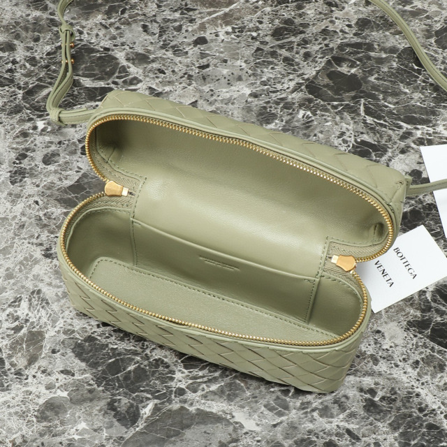 Botteca Veneta 化妆包 尺寸：22*12*5cm
