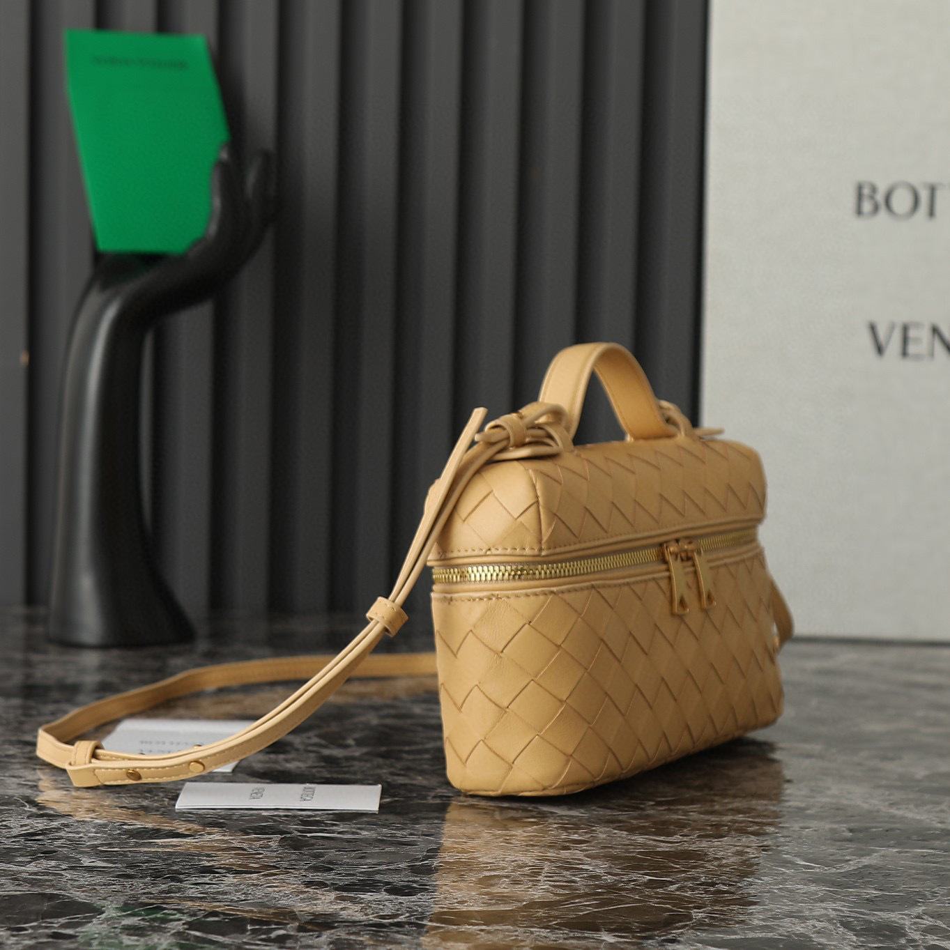 Borsa cosmetica Bottaca Veneta Dimensioni: 22*12*5cm